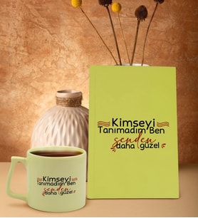BK Gift Kimseyi Görmedim Ben Tasarımlı Sarı Sert Kapaklı Defter ve Middle Kupa Seti-2, Arkadaşa Hediye, Yeni İş Hediyesi, Doğum Günü Hediyesi
