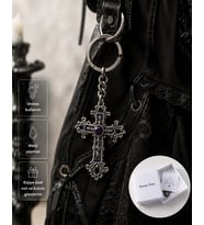 Gotik Kelebek ve Haç Figürlü Anahtarlık – Alternatif Stil Unisex Aksesuar