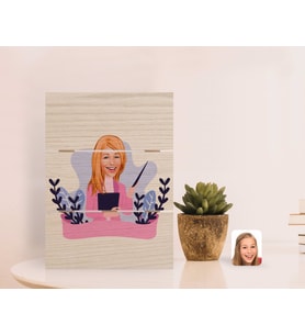 BK Gift Kişiye Özel Kadın Sınıf Öğretmeni Karikatürlü Otantik Masaüstü Ahşap Palet Çerçeve-2 (Beyaz)