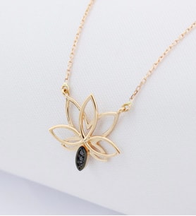 Siyah Pırlanta Lotus Çiçeği Kolye