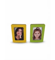 Masa Üstü Mini Ahşap Fotoğraf Çerçevesi 7×9 cm – Sarı / Yeşil Fotoğraf Baskısı Dahil