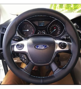 DİKİŞLİ DİREKSİYON KILIFI SİYAH DERİ AÇIK MAVİ DİKİŞLİ FORD FOCUS 2012-13-14 İÇİN