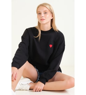 Giyim Dünyası Kadın Kalp Nakışlı 3 İp Şardonlu Oversize Sweatshirt Siyah