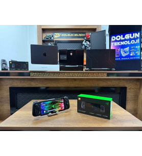 Razer Edge Gaming Tablet ve Kishi V2 Pro Kontrolcü (İKİNCİ EL)