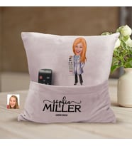 BK Gift Kişiye Özel Doktor Karikatür Tasarımlı Organizer Kumanda ve Atıştırmalık Cepli Pembe Kırlent Yastık-2 Arkadaşa Hediye, Cepli Yastık
