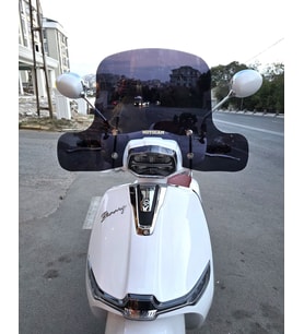 MOTOCAM Küba Bannry Ön Cam 2024-2026 Model 39cm Siyah Renkli 4mm Elcikli APARATSIZ