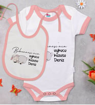 BK Kids Kişiye Özel Babaannesinin Uykucu Kuzusu Tasarımlı Pembe Bebek Body Zıbın ve Mama Önlüğü Hediye Seti