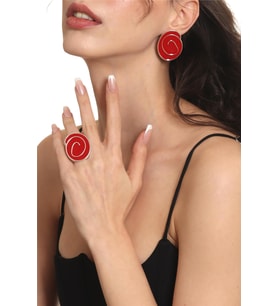 Kadın Gümüş Renk Lak Kaplama Çivili Model Kırmızı Mineli Küpe &Yüzük Set