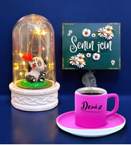 Led Işıklı Tasarım Fanus ve Pembe Renkli Kahve Fincanı  Kişiye Özel Hediye Seti  İsimli Fincan (Model 5)