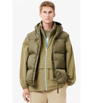 Lacoste Men's Water-Resistant Puffer Vest Kaz tüyü Dolgu Sabit Kapüşonlu Suitici Yelek Haki