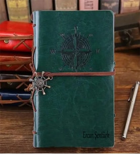 Kişiye Özel İsim Baskılı Deri Defter - İsme Özel Pusula Tasarımlı Deri Defter - Çizgisiz Deri Defter - Farklı Renk Seçenekleri Deri Denizci Defter (Yeşil)