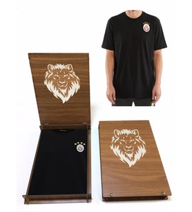 Galatasaray Lisanslı Aslan Ahşap Kutulu Tshirt (Siyah)