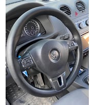 DİKİŞLİ DİREKSİYON KILIFI SİYAH DERİ SİYAH DİKİŞLİ VOLKSWAGEN JETTA İÇİN