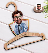 BK Gift Kişiye Özel Erkek Polis Karikatürlü Standart Boy Ahşap Elbise Askısı-1