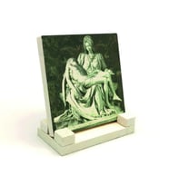 Pietà (Michelangelo, 1498)Baskılı Doğaltaş Masaüstlük