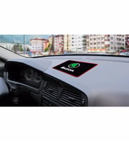 Skoda Karoq torpido üstü aksesuar araç markalı logo telefon anahtarlık tutucu
