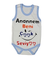 Unısex Beyaz Mavi Biyeli Anaannem Beni Seviyor Yazılı Askılı Zıbın