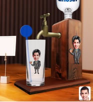 BK Gift Kabartmalı Karikatür Figürlü Musluklu Ahşap İçki Standı ve Vodka Bardağı Hediye Seti-3