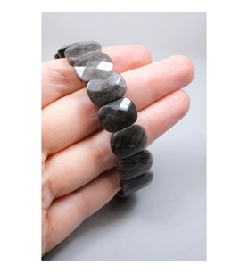 Gece Gökyüzünün Gümüş Şifası: Parlak Oval Faset Kesim Silver Obsidyen Bileklik
