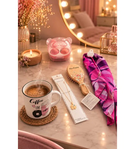 Doğum Günü, Özel Gün, Yeni İş, Yeni Ev Hediyesi Seramik Kupa, Desenli Fular, Çelik Kolye ve Ahşap Yelpaze Anne Hediye Seti