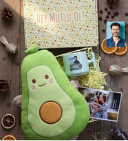 Kişiye Özel Karikatürlü Makine Mühendisi Hediye Kutusu - Kişiye Özel T Pastel Kupa, Peluş Yastık, Fotoğraf 1 Adet Mühendisler Günü Hediyesi