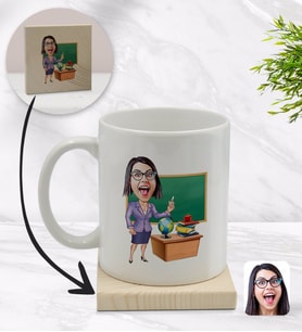 BK Gift Kişiye Özel Kadın Öğretmen Karikatürlü Beyaz Kupa Bardak ve Ahşap Bardak Altlığı Hediye Seti - Model 1