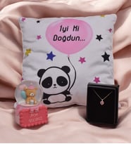 Kişiye Özel Mesajlı Işıklı Ayıcıklı Kar Küresi& Pembe Renkli Kalp Model Zirkon Kolye& Panda Baskılı Puf Yastık Hediye Seti