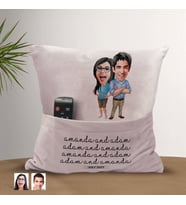 BK Gift Kişiye Özel Sevgililer Karikatür Tasarımlı Organizer Kumanda ve Atıştırmalık Cepli Pembe Kırlent Yastık-101 Arkadaşa Hediye, Cepli Yastık