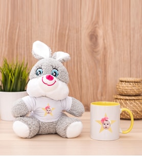 Kişiye Özel Pembe Yıldız Kafa Fotoğraflı Peluş Tavşan ve Sarı Kupa
