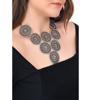 Kadın Antik Gümüş Kaplama Dairesel Motif Kolye