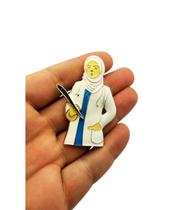 Kadın Doktor Hemşire Broş – Tıp Figürlü Renkli Rozet Pin Hediyelik Sağlıkçı Aksesuarı