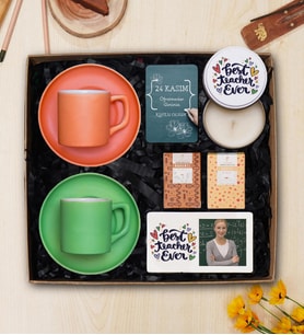 "Best Teacher Ever" Öğretmenler Günü İkili Renkli Fincan, Mum, Kahve, Çerçeve Hediye Seti 