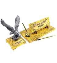 Kişiye Özel İmza Kalemli Masa İsimliği - Mermer Tasarımlı Gri Kartallı Premium Set (Model 3)