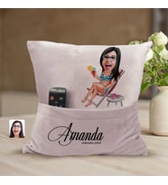 BK Gift Kişiye Özel Tatilci Kadın Karikatür Tasarımlı Organizer Kumanda ve Atıştırmalık Cepli Pembe Kırlent Yastık-1 Arkadaşa Hediye, Cepli Yastık
