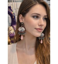 Vintage Esintili Çiçek Detaylı Sallantılı Küpe (Çok Renkli)