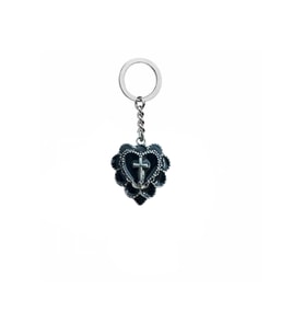 Gothic Cross Black Heart Unisex Zamak Kaplama Anahtarlık – Kalbin Karanlığı, Haçın Gücüyle Yanında