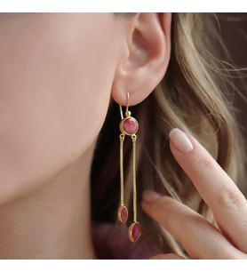 Kök Yakut Taşlı Gold Kaplama Sallantılı Otantik Gümüş Küpe