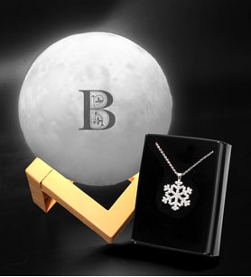 Kişiye Özel 3D Ay Şeklinde Dekoratif Gece Lambası (Standlı) & Kar Tanesi Kolye
