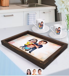 BK Gift Kişiye Özel Aile Karikatürlü Doğal Ahşap Tepsi ve 2’li Kahve Fincan Seti-1