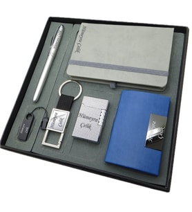 Signator® Fusca  İsme Özel Set - Çakmak + Not Defteri  + Anahtarlık + 32 Gb. Usb Bellek + Kalem ve Kartvizitlik  Kişiye Özel Hediyelik Set (Karışık)