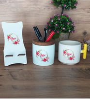 Çiçek Tasarımlı İsim Hediye Sepeti Kupa Bardak T Kulplu, Kalemlik ve Ahşap Telefon Standı Anneye Ablaya Kız Kardeşe (Model 5)