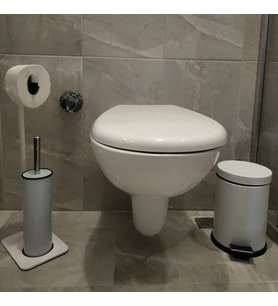 LİLYUM Banyo Tuvalet Kağıtlık Askılı Fırçalı ve Çöp Kovası Seti BEYAZ