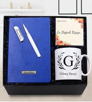Kişiye Özel Beyaz Roller Kalem & Kişiye Özel Mavi Defter & Çelenk Baskılı Harf Kupa Hediye Seti