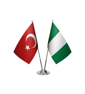 Nijerya İkili Masa Bayrağı