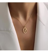 Kişiye Özel 925 Ayar Gümüş Zarif Oval Çerçeve Harf Kolye (Gold)