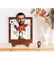 BK Gift Kişiye Özel Sarı Kırmızı Futbolcu Karikatürlü Ahşap Standlı 3D Biblo-1 (Beyaz)