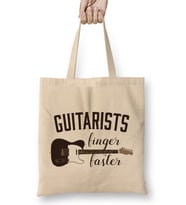 Guitarists Finger Faster Musician Funny Guitar Pun Bez Çanta Uzun Saplı
