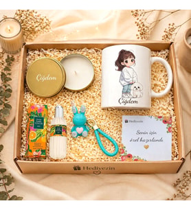 İsme Özel Hediye Seti Kupa & Mum & Sevimli Köpek Anahtarlık & Kolonya