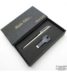 16GB. İsme Özel Mat Siyah Anahtar Usb Bellek + Scrikss İsme Özel Roller Kalem Seti Brushed
