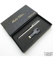 16GB. İsme Özel Mat Siyah Anahtar Usb Bellek + Scrikss İsme Özel Roller Kalem Seti Brushed